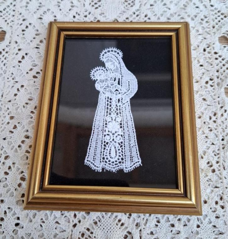 Vintage ingelijste gekantkloste Maria met Kind, Enlèvement ou Envoi