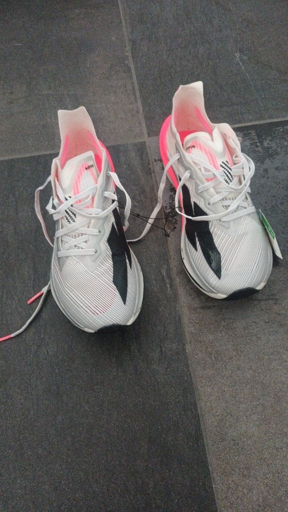 Hardloopschoenen dames KD900x LD 2 wit en fluoroze 4.7 , Sports & Fitness, Neuf, Autres marques, Course à pied, Chaussures de course à pied