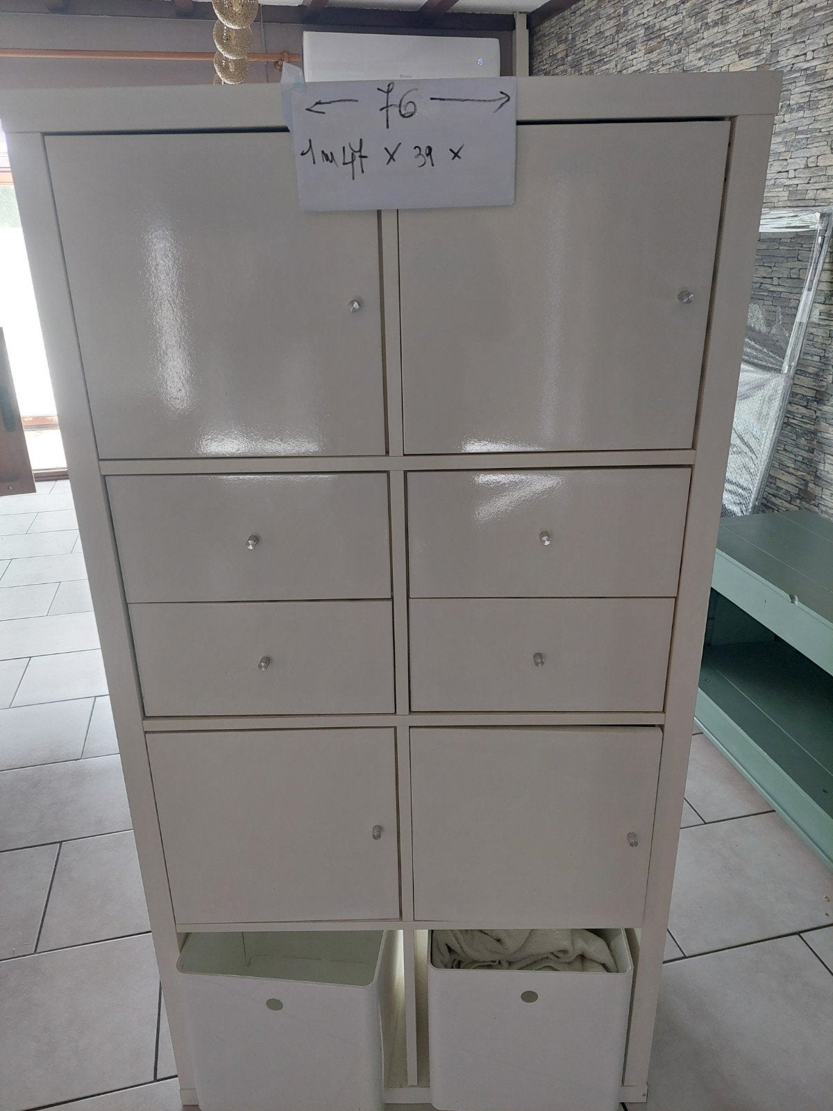 Armoir de rangement  blanc dans une tres bonne etat, Ophalen