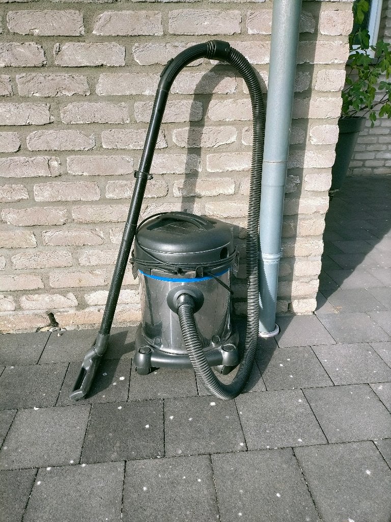 Aspirateur eau et poussière., Enlèvement, Utilisé