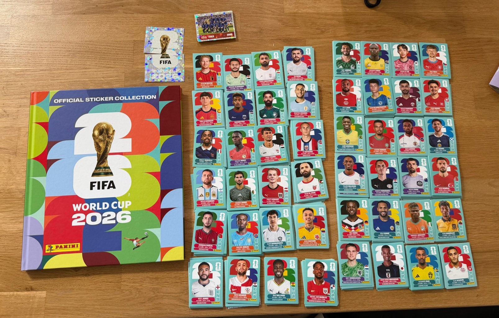 WK-album 2026 - COMPLEET (klaar om te plakken), Verzamelen, Stickers, Ophalen, Zo goed als nieuw