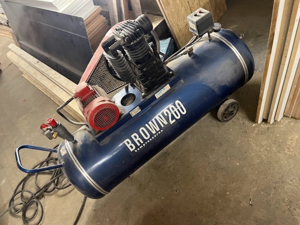 Compresseur 200L Brown, 100 litres ou plus, Enlèvement, Utilisé