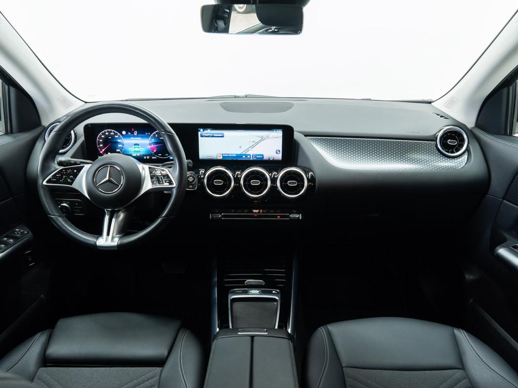 Mercedes-Benz GLA 180 Benz Mild Hybrid | Progressive LED Cam, Auto's, Mercedes-Benz, Gebruikt, 4 cilinders, 136 pk, Zwart