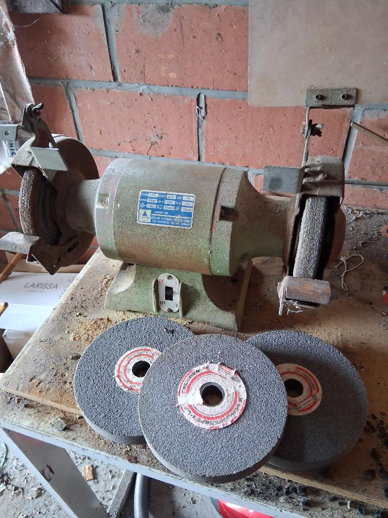 Slijpmolen, Ophalen, Gebruikt, Minder dan 700 watt, Werkbankslijpmachine