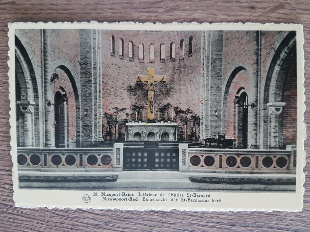 Postkaart Nieuwpoort Bad Binnenzicht St-Bernardus kerk, Ophalen of Verzenden, 1940 tot 1960, Ongelopen, West-Vlaanderen