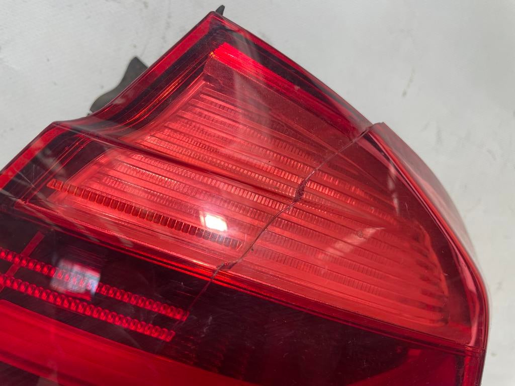 Feu arriere droit ABIMEE BMW F30/F31 H4737221006, Enlèvement, Utilisé, BMW