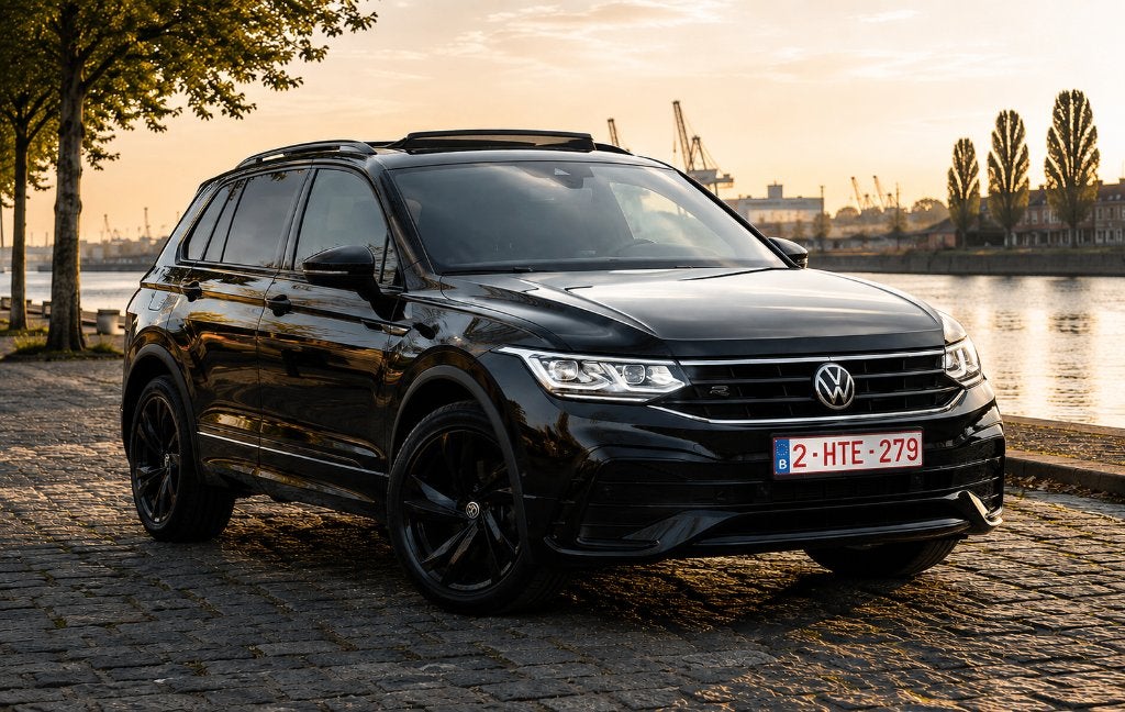VW Tiguan R line DSG FULL BLACK edition Pano  Showroomstaat, Automaat, Dealer onderhouden, Zwart, Leder