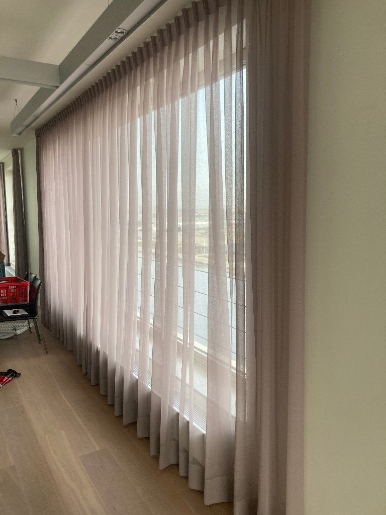 Voile gordijn Kvadrat/Sahco Ash H 273 cm B+- 470cm, Huis en Inrichting, Stoffering | Gordijnen en Lamellen, Zo goed als nieuw