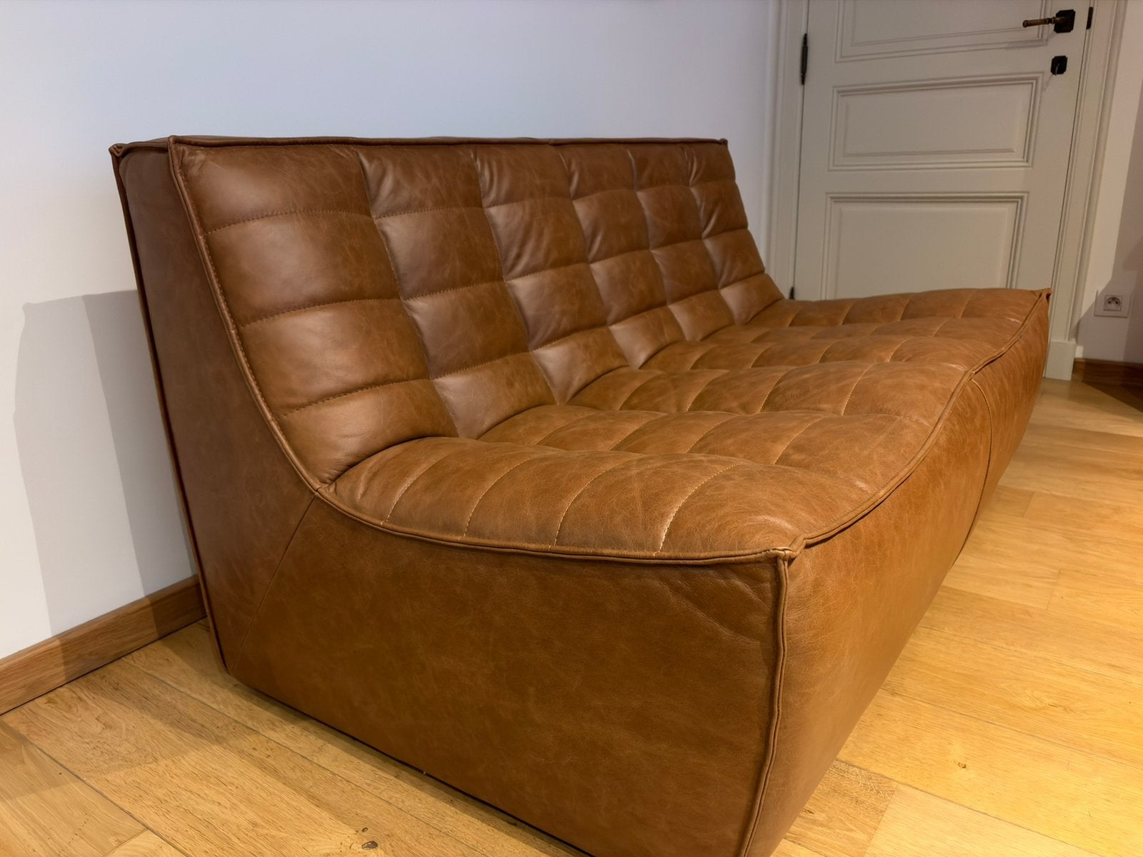 Ethnicraft Sofa N701 - old saddle 2 (als nieuw van 2026), Ophalen, Hoekbank, Tweepersoons, Zo goed als nieuw