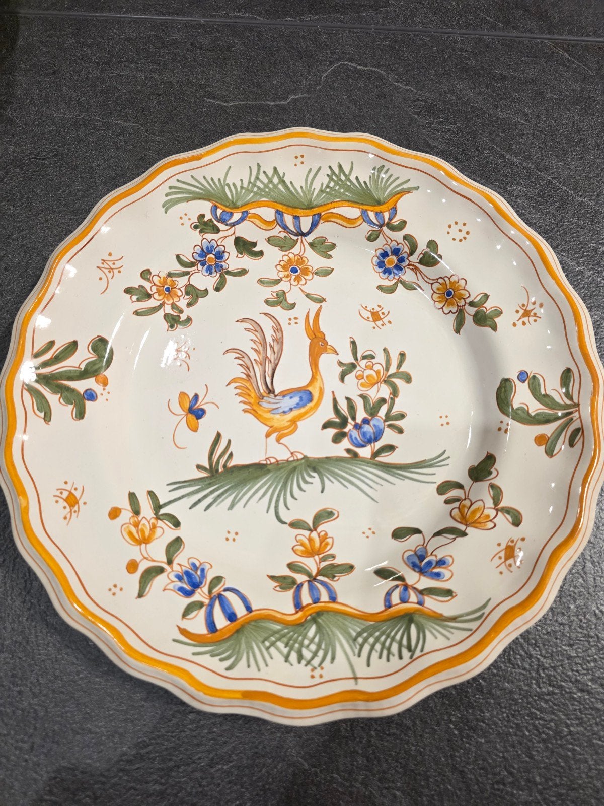 Cette assiette est une faïence ancienne, Antiquités & Art, Enlèvement