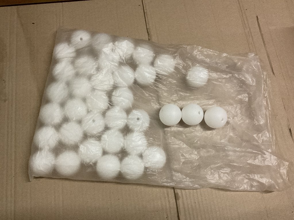 Pingpongballen met gaatje in, Ophalen