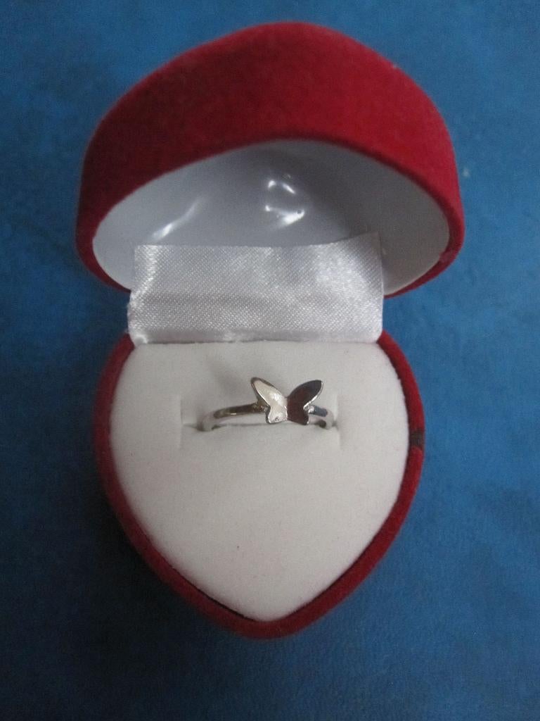 Bague - couleur argentée - papillon (NOUVEAU), Bijoux, Sacs & Beauté, Bagues, Neuf, Enlèvement ou Envoi, Fer ou Acier, Plus petit que 17
