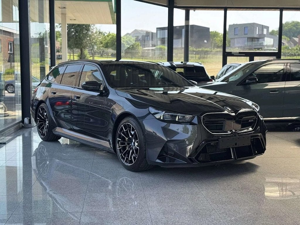 BMW M5 Touring / CERAMIC BRAKES / TOWBAR / PANO / BOW&WILKIN, Auto's, BMW, Automaat, https://public.car-pass.be/vhr/aecad5ed-bf74-436e-84b2-82242efe4248