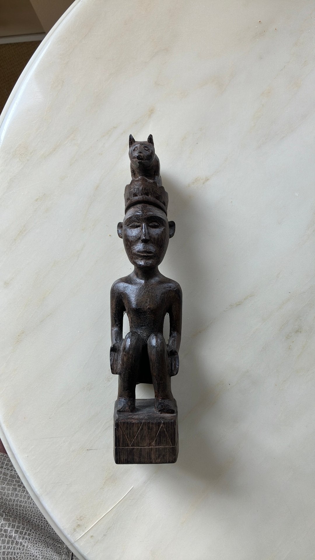 Handgekerfd houten beeld Borneo van jager met dier op hoofd, Antiek en Kunst, Kunst | Beelden en Houtsnijwerken, Ophalen of Verzenden