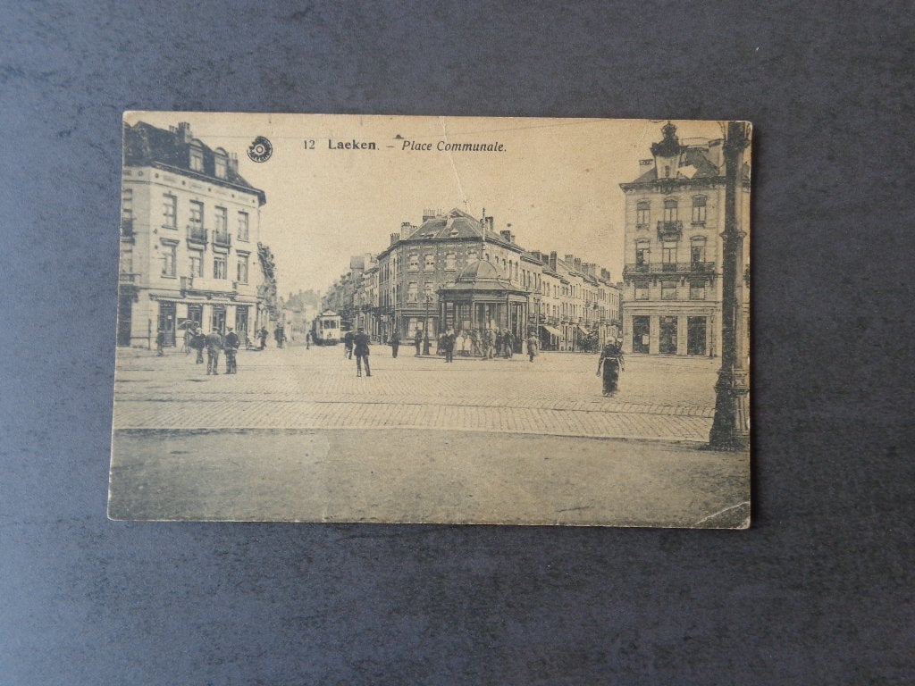 Ancienne carte postale de Laeken, Enlèvement