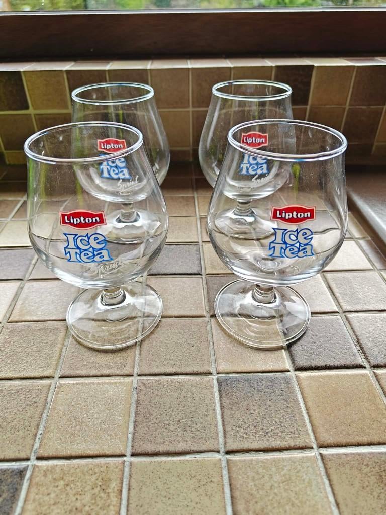 4 glazen Ice-Tea, Enlèvement