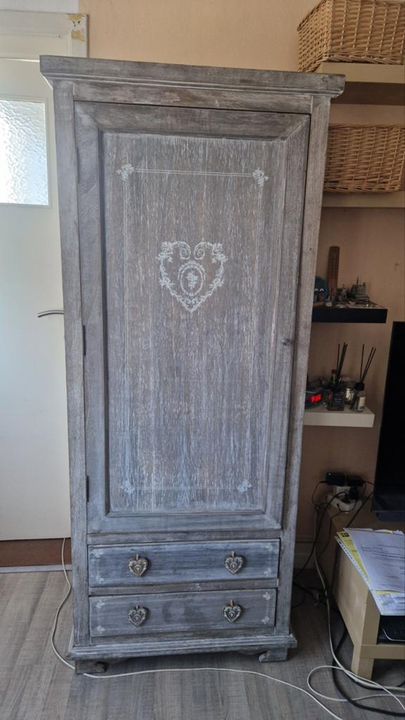 Armoire en bois style champêtre / patiné, Enlèvement