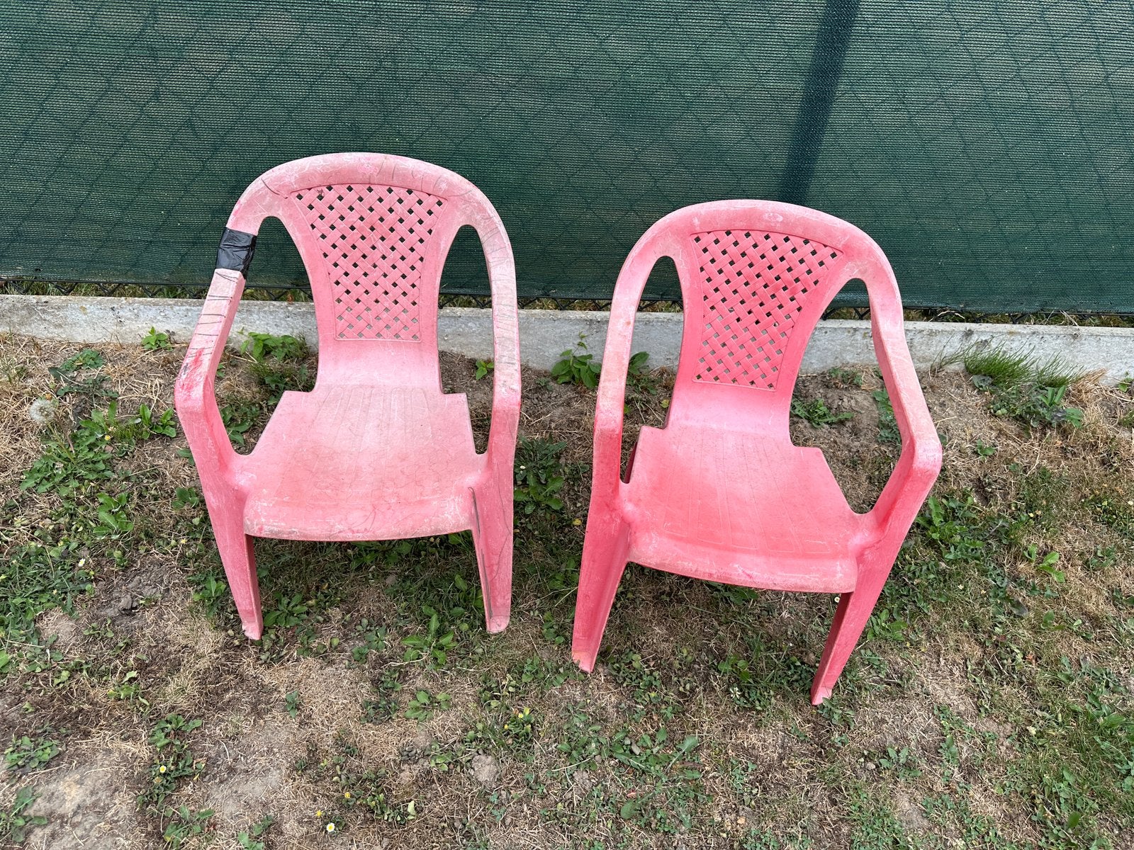 GRATIS TE GEEF: kinder tuinstoeltjes, Tuin en Terras, Tuinstoelen, Ophalen, Gebruikt, Kunststof, Stapelbaar