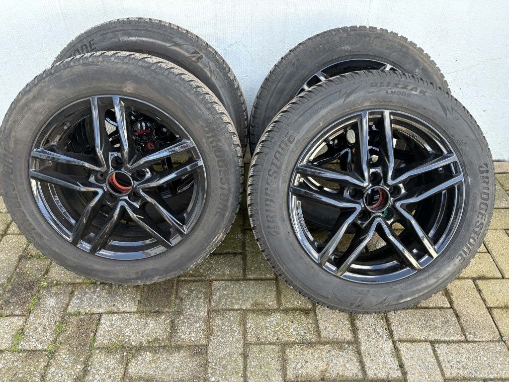 Kit hiver Toyota Corolla Cross, Auto-onderdelen, Ophalen, Banden en Velgen, 17 inch, Winterbanden
