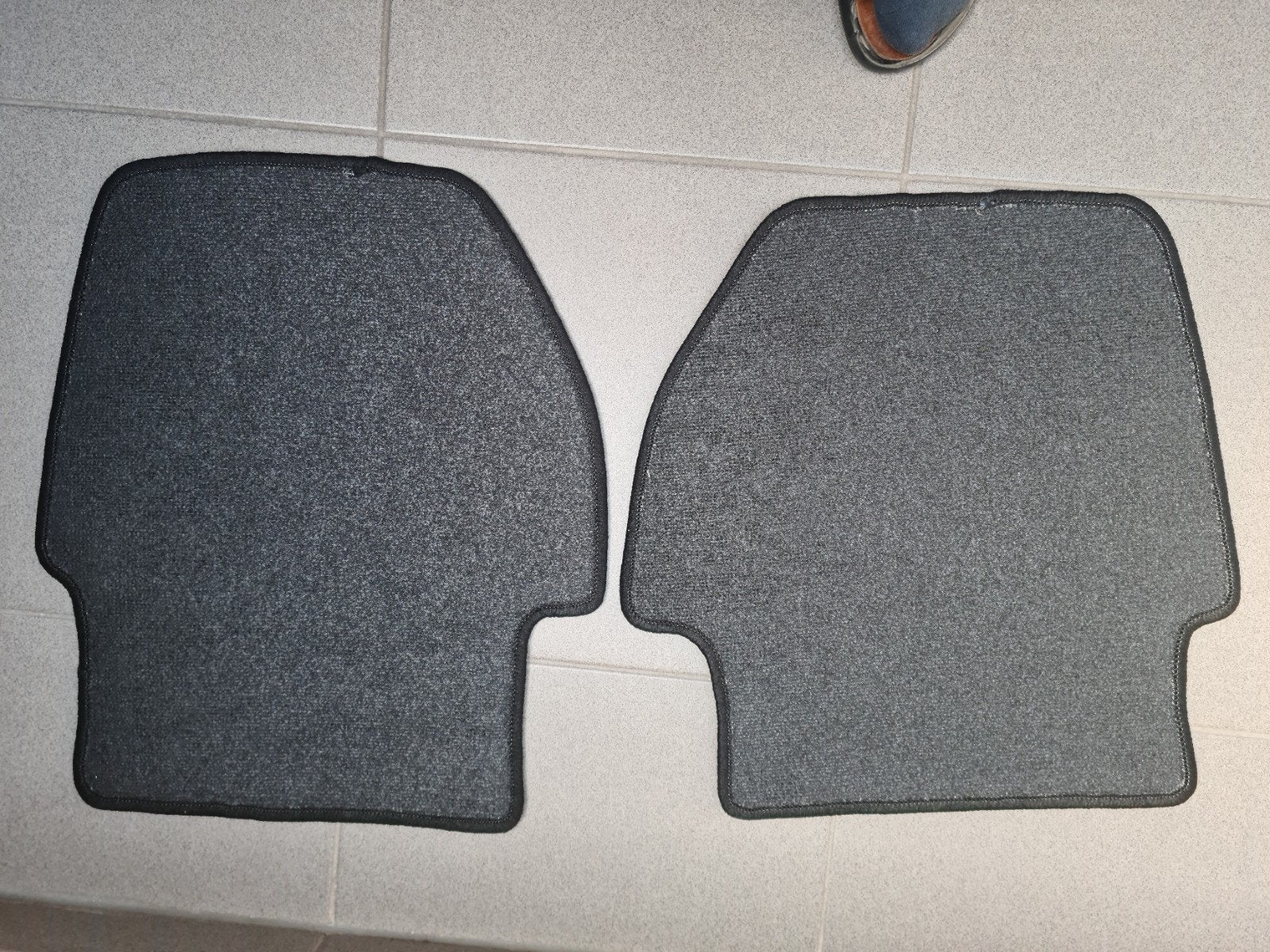 2 vloermatten (achteraan)  voor porsche 911 1974-89, Ophalen, Porsche