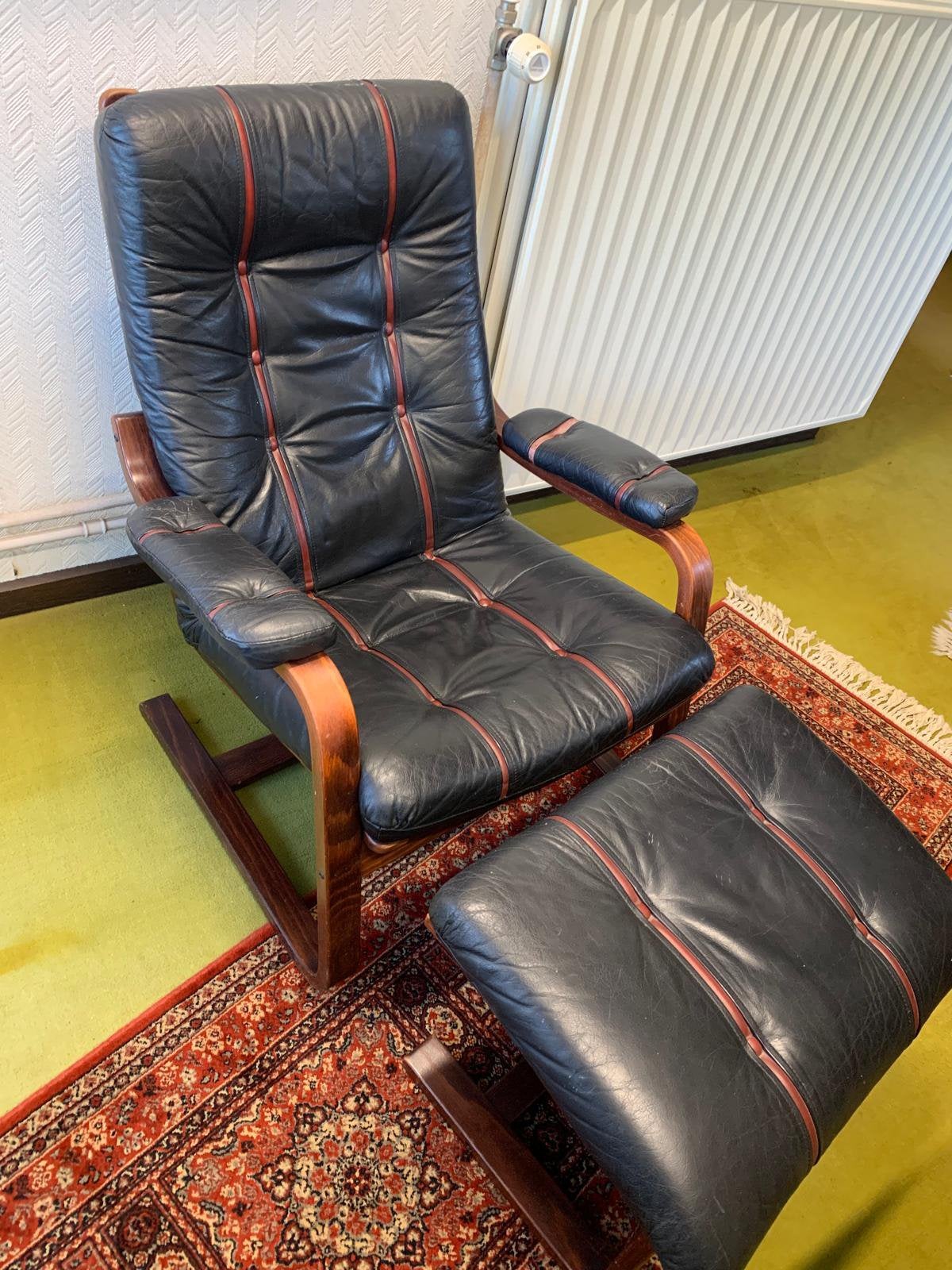 Fauteuil relax en cuir noir avec repose pieds, Maison & Meubles, Canapés | Sofas & Chaises Longues, Utilisé, Enlèvement