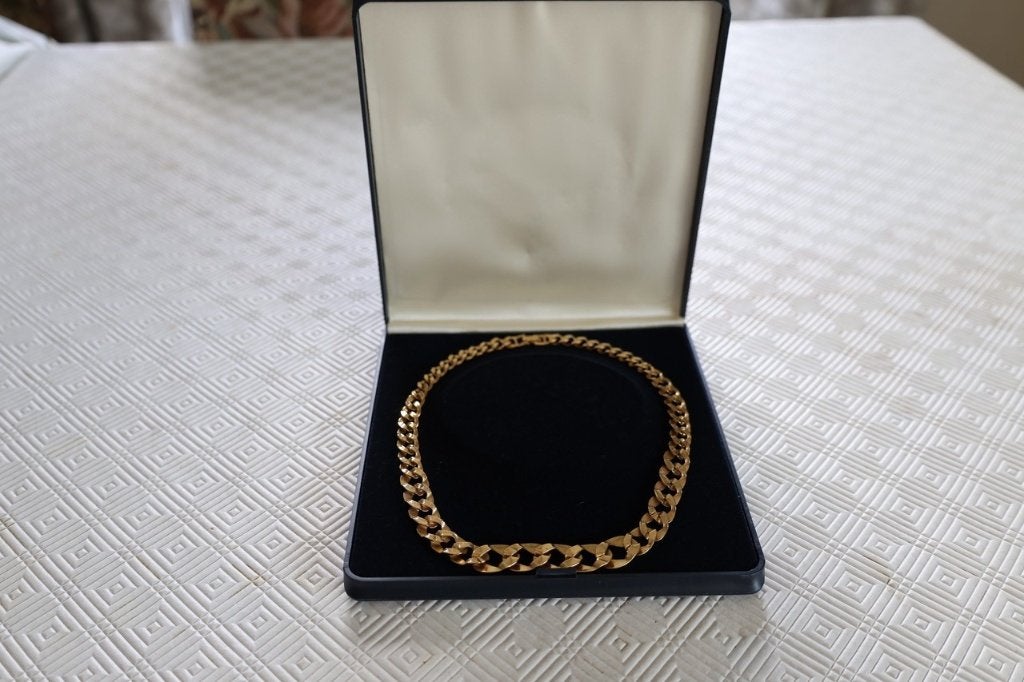 ** imitatie gouden ketting, in orginele doos, Ophalen of Verzenden