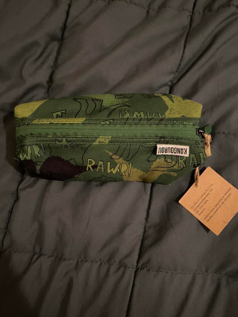 Pochette Kangourou à imprimé dinosaure — neuve ave étiquette, Enlèvement, Comme neuf