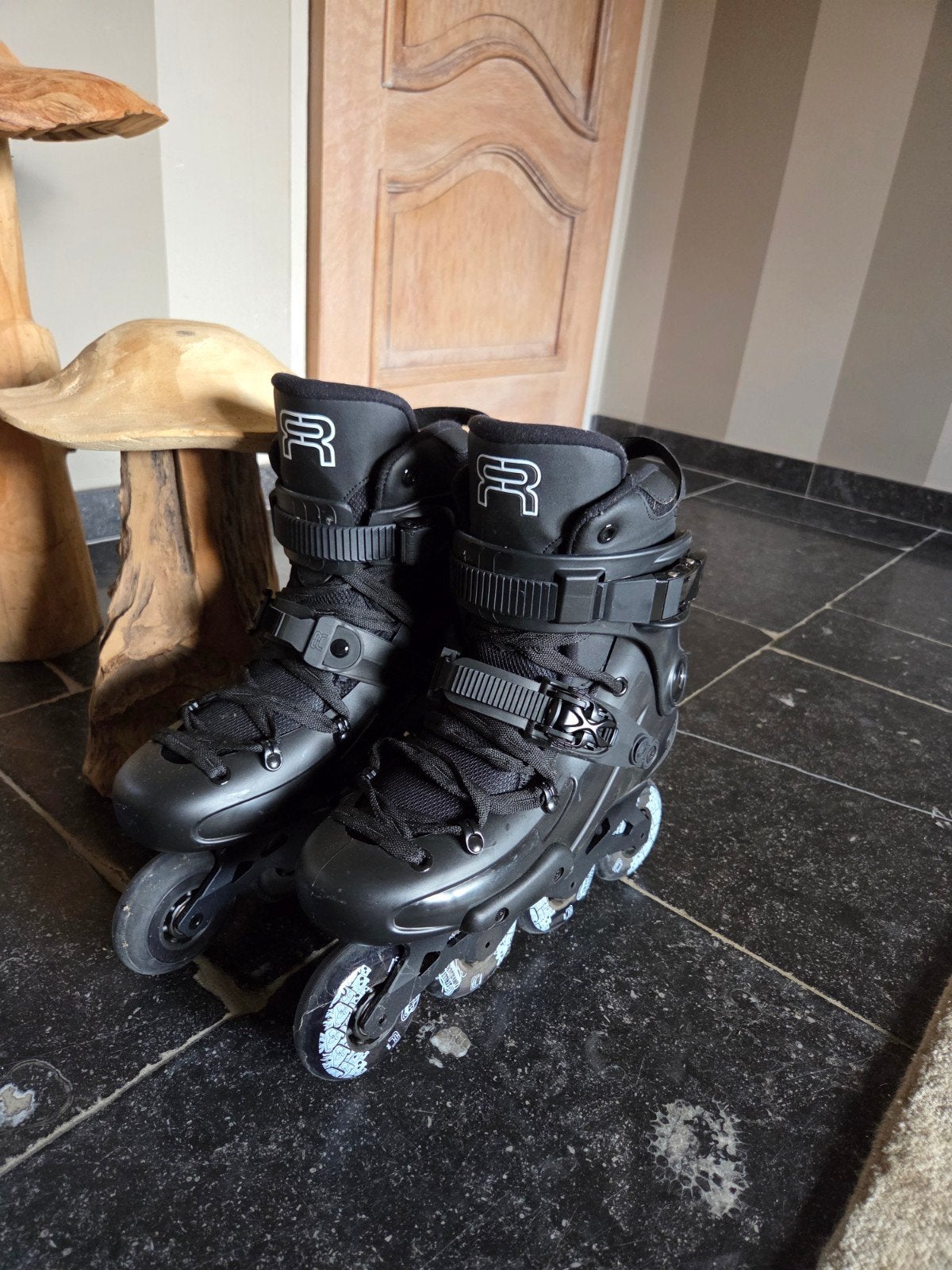 FR1 80 Black - maat 42, Sport en Fitness, Skeelers, Ophalen of Verzenden