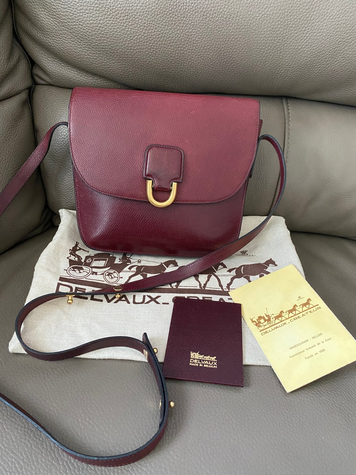 Sac à bandoulière Delvaux vintage bordeaux 1983, Enlèvement ou Envoi, Comme neuf, Sac à bandoulière