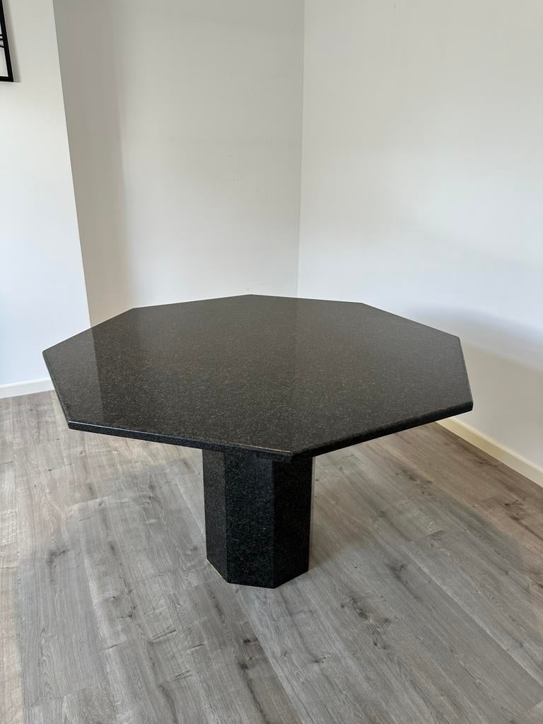 Achthoekige granieten tafel voor 4 personen, Ophalen, Overige materialen, Zo goed als nieuw, Overige vormen