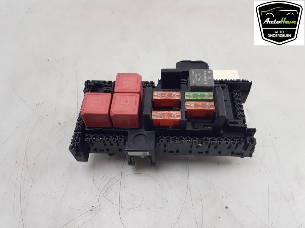 ZEKERINGKAST Mercedes-Benz C (W205) (|A2059068501|), Auto-onderdelen, Gebruikt, Mercedes-Benz