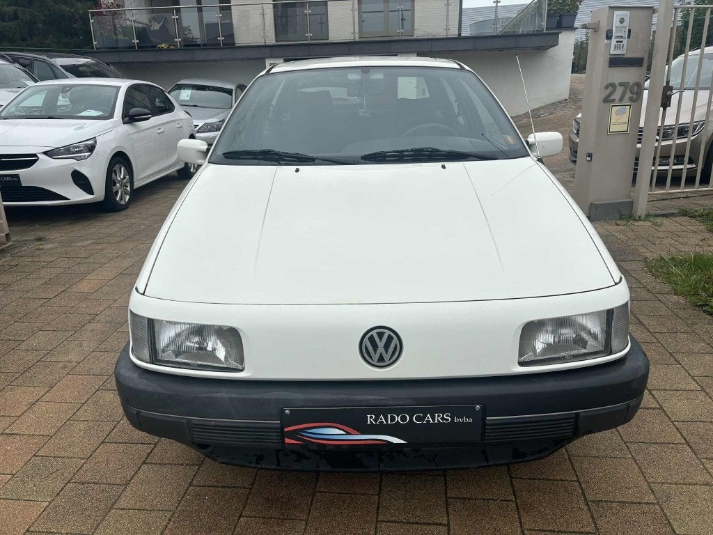 Volkswagen passat oldtimer 1800 cc benzine, Auto's, Volkswagen, 4 deurs, 4 cilinders, Wit, Bedrijf