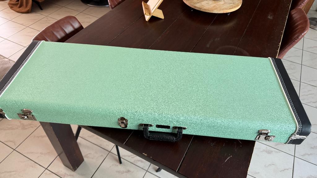 Fender Case – Vintage Surf Green – eigelijk nieuw!, Musique & Instruments, Boîtiers & Valises, Comme neuf, Guitare électrique