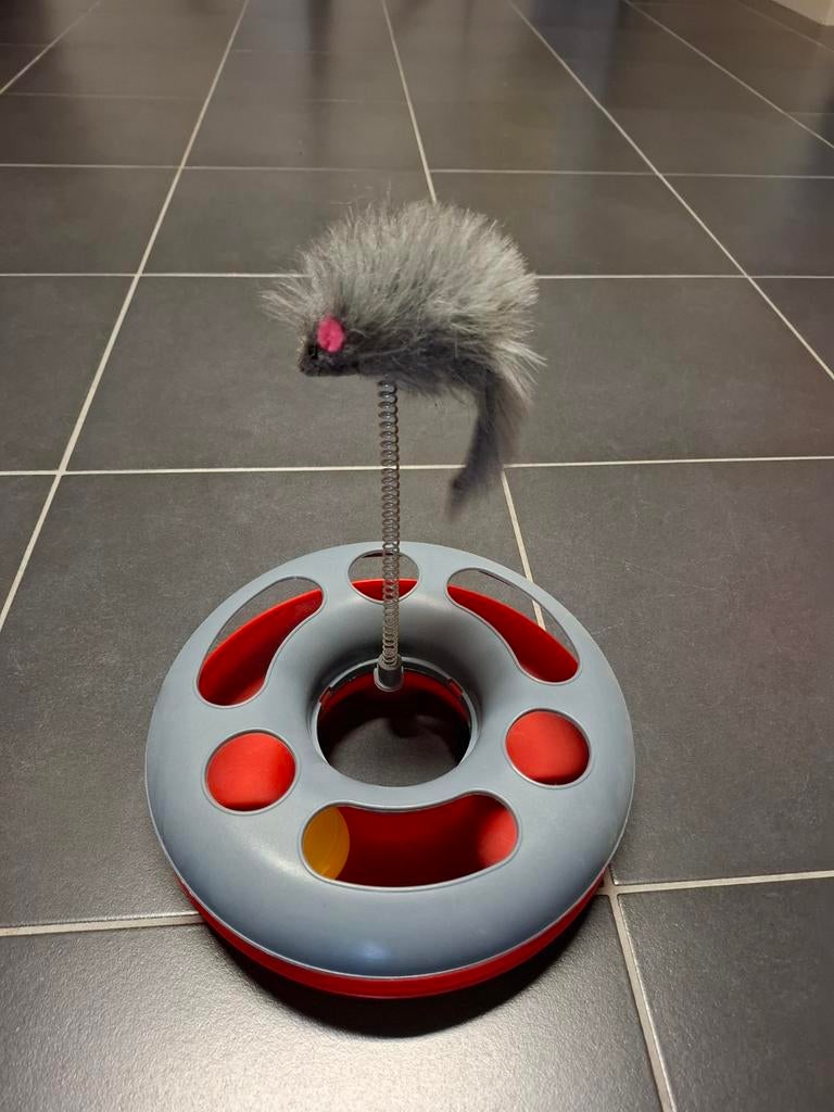 Kattenspeeltuig met balletje, Ophalen