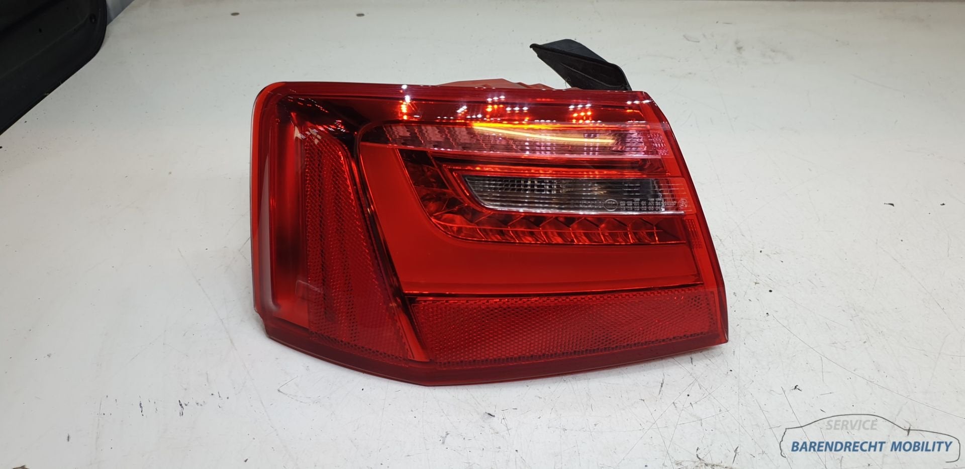 Achterlicht links buiten Audi A6 S6 C7 sedan bestuurderskant, Gebruikt, AUDI AG, Auto-Union-Strasse 1
85045  Ingolstadt, DE, Audi