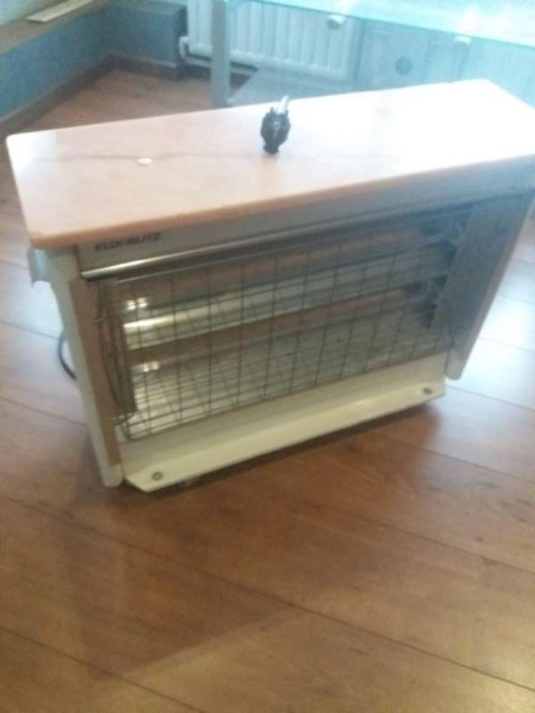 Perfect werkend elektrisch vuurtje NATUURSTEEN op wieltjes, Ophalen, Zo goed als nieuw, 800 watt of meer