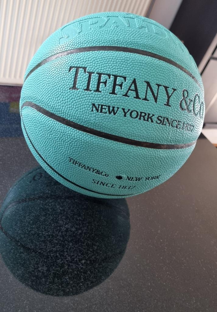 Tiffany & Co x Basket-ball, Enlèvement ou Envoi