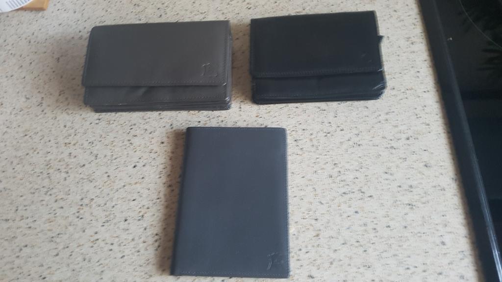Portemonnees en portefeuille, Handtassen en Accessoires, Portemonnees, Ophalen of Verzenden, Zo goed als nieuw, Zwart, Leder