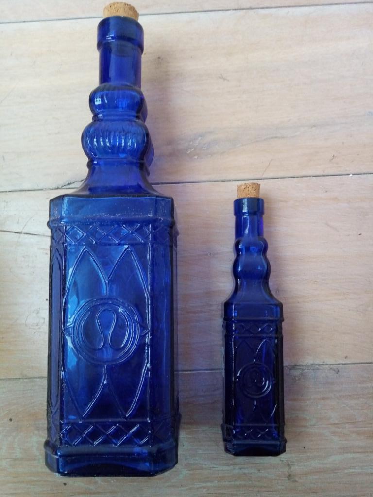 2 carafes / Bouteilles Bleues style maure- TB état, Enlèvement