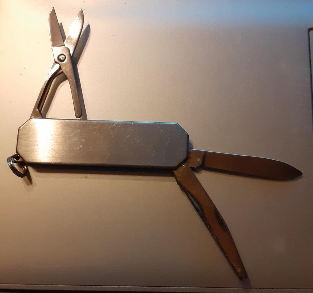 porte clé canif, Caravanes & Camping, Outils de camping, Comme neuf, Enlèvement ou Envoi