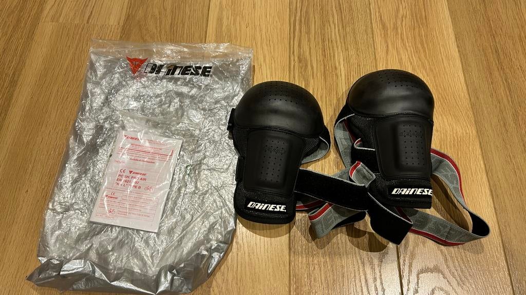 Kniebeschermers Dainese, Ophalen