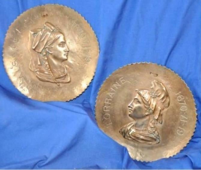 D paire de plats muraux en bronze Alsace lorraine 1870/71, Antiek en Kunst, Ophalen of Verzenden, Brons