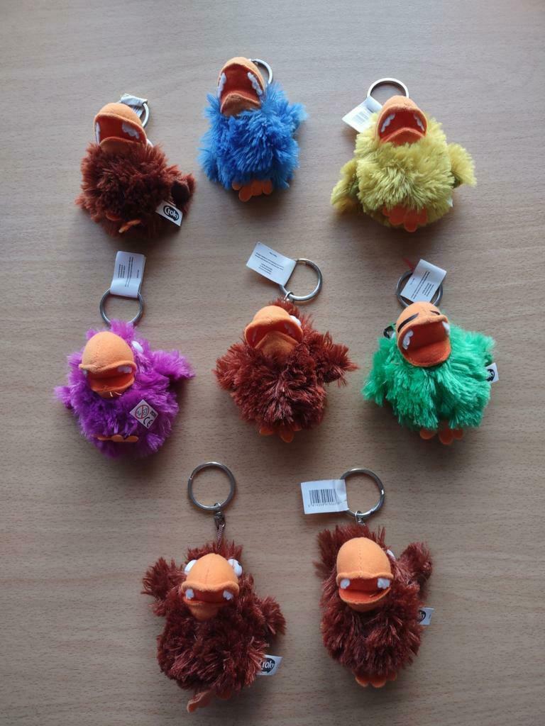 diverse sleutelhangers met knuffels aan, Ophalen, Zo goed als nieuw
