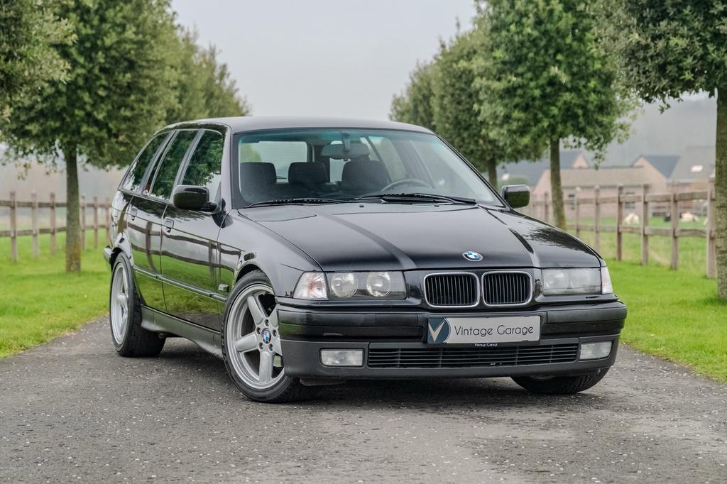 BMW 320i Break Automaat, Autos, 110 kW, Entreprise, Noir, 5 portes