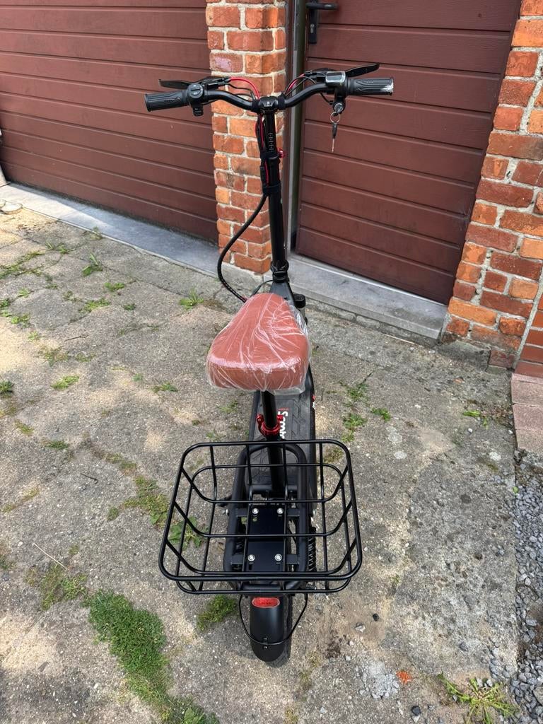 E-scooter met zetel, Ophalen, Zo goed als nieuw, Minder dan 30 km per accu