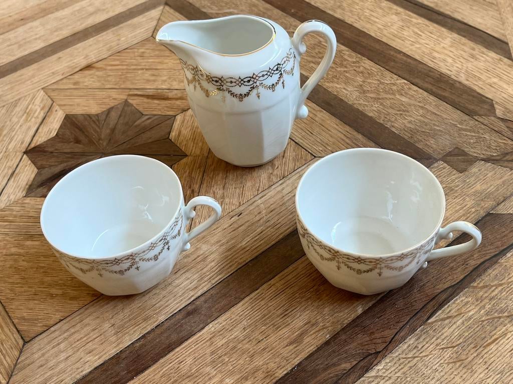Melkkannetje en twee kopjes van Victoria, Ophalen