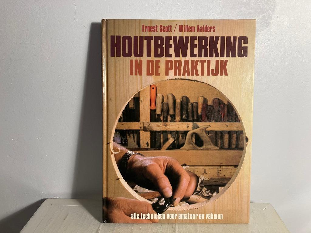 Houtbewerking in de praktijk - hardcover 1982, Boeken, Hobby en Vrije tijd, Houtbewerking, E. Scott en W. Aalders, Ophalen of Verzenden