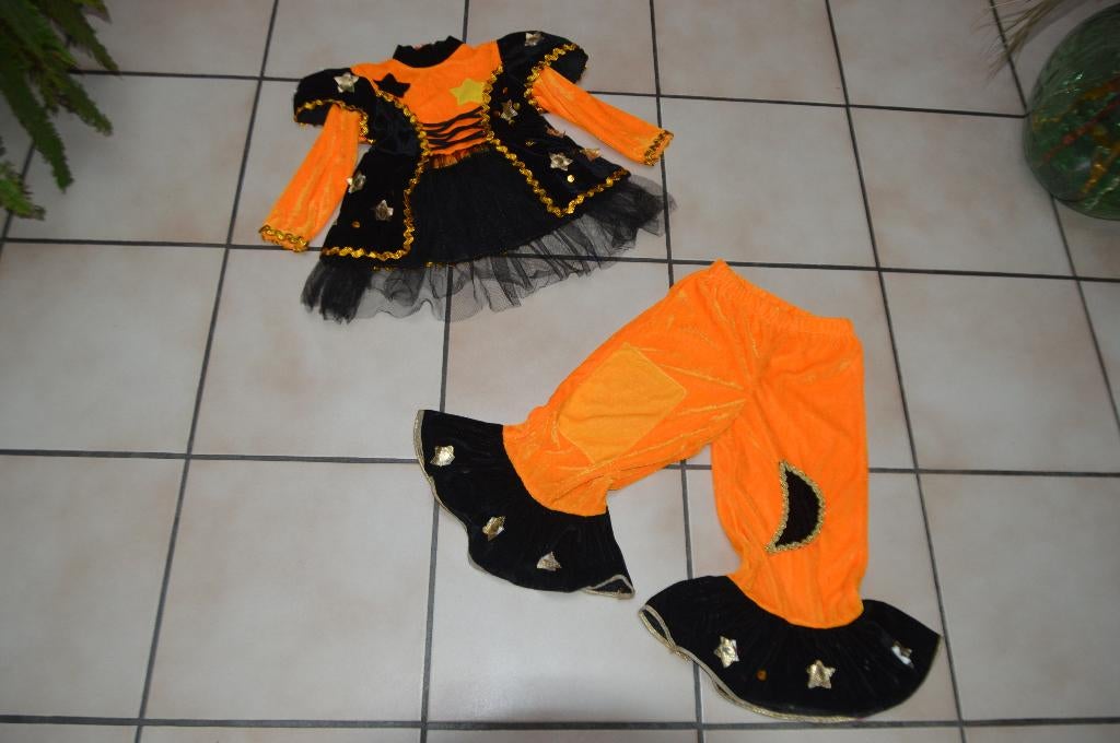 Carnaval Déguisement ensemble velours orange T98 ou 2/3A Bon, Enfants & Bébés, Costumes de carnaval & Déguisements, Enlèvement ou Envoi