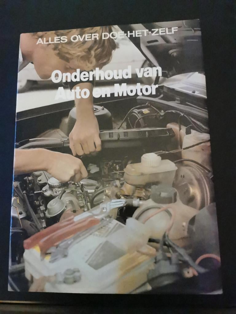 Boek Onderhoud van auto en motor., Antiek en Kunst, Ophalen of Verzenden