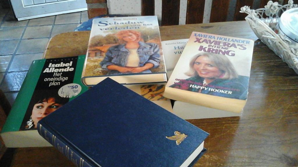 Vele boeken , dikke en dunne romans   2€ het stuk, Ophalen of Verzenden
